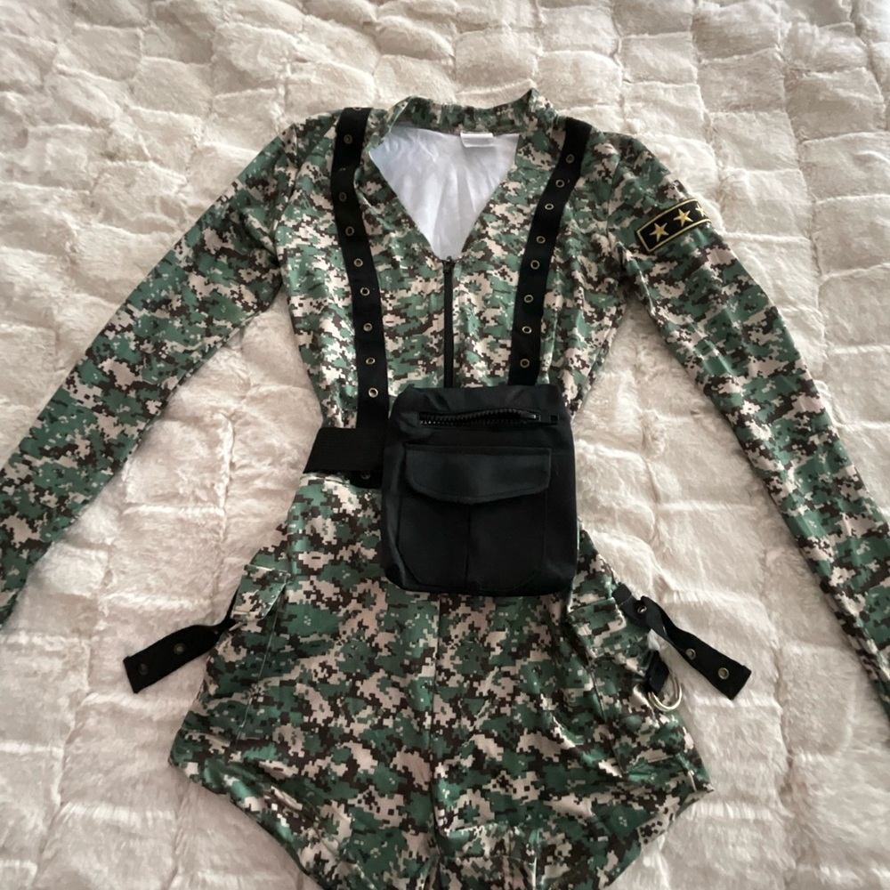 Spirit Halloween combat babe costume brand new never worn!